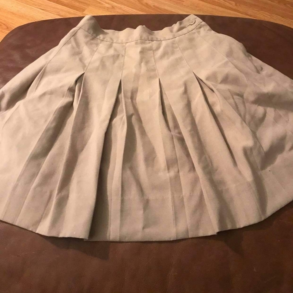 PARKER KHAKI PLEATED SKIRT SCHOOL UNIFORM SIZE 26